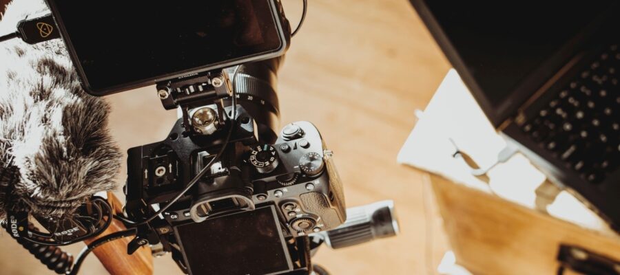 Vlogging - totul despre ce ai nevoie si ce trebuie sa stii pentru a incepe