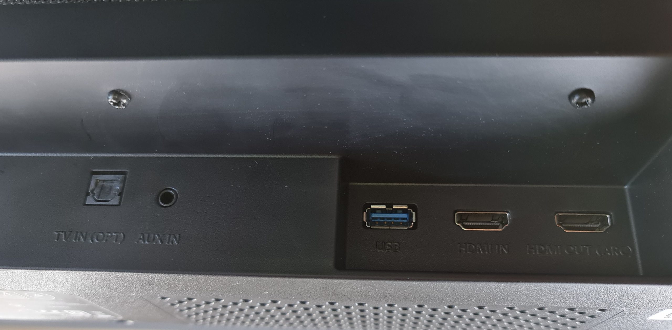 Soundcore Infini Pro - puertos