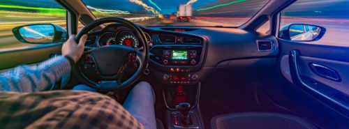 Pilatear la cabaña de un auto moderno